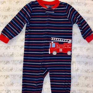 Adorable boys 18mo footie pajama’s. EUC